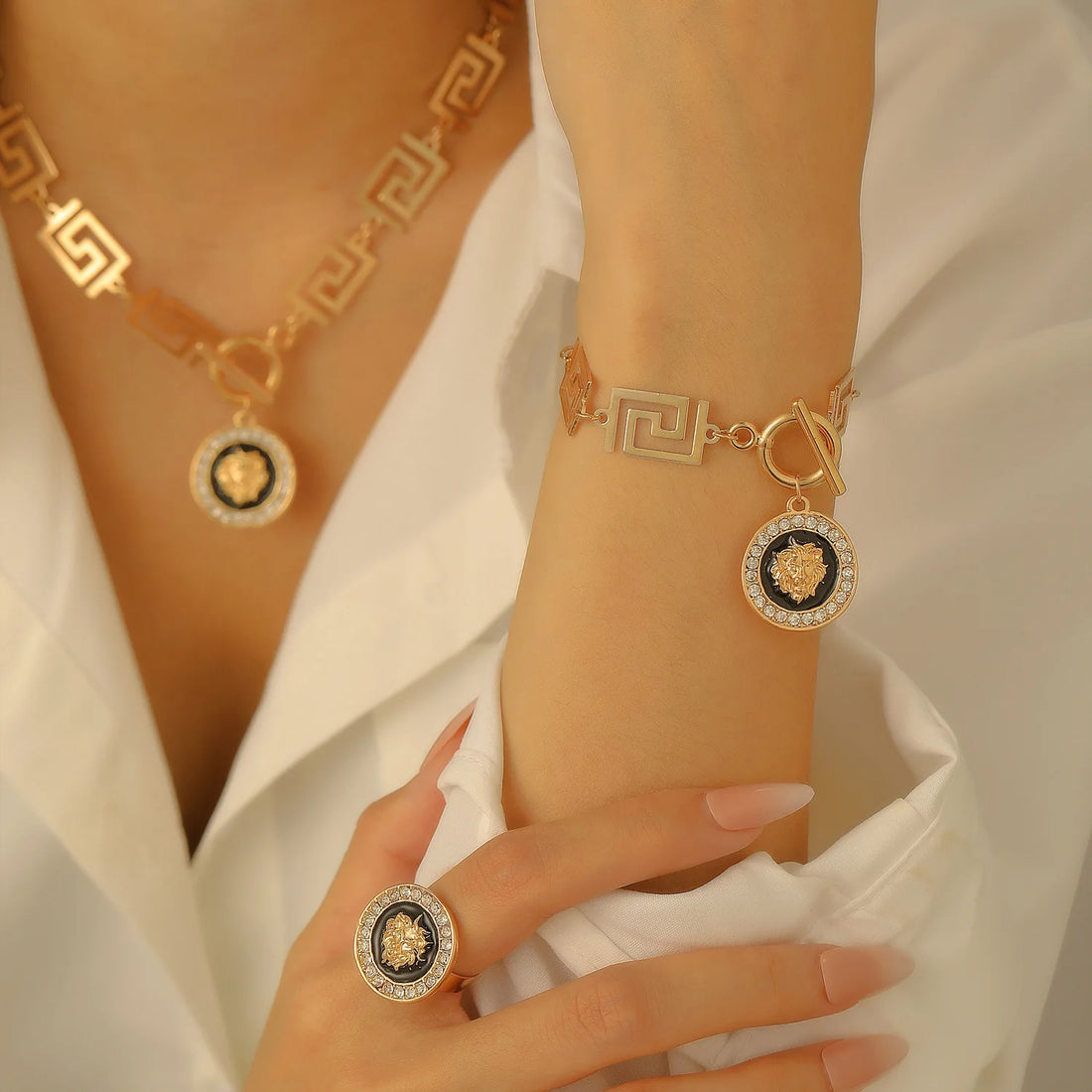 Vintage Royal Baroque Jewelry Set for Women Party Accessories Luxury Lion Head Crystal Crown Pendant Necklace Earrings Bracelet